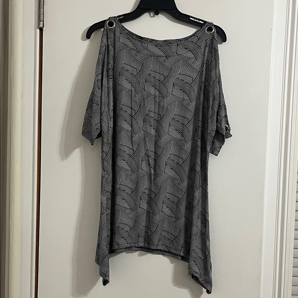 Cable & Gauge Patterned Women's Cold Shoulder Top Black and White